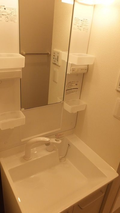 クレイノ未来神戸の洗面所