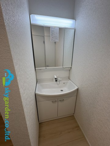 藤沢市城南第６（Ⅰ期）　新築戸建　全7棟5号棟の独立洗面台|独立洗面台、朝の身支度には欠かせません