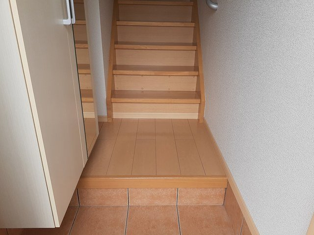ルミエ－ル神明の玄関
