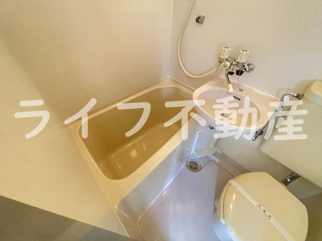 足代マンションの浴室|落ち着いた空間のお風呂です