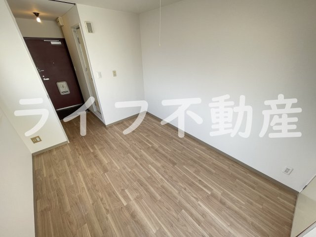 足代マンションの洋室|落ち着いた色調の洋室です
