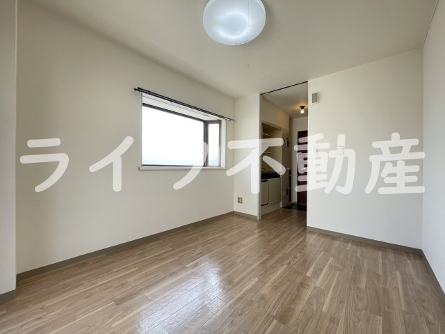足代マンションの寝室|開放的な寝室です