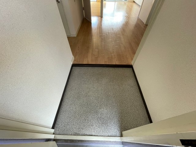 【玄関】 | ハイツ米屋 | お写真は同物件別部屋です。