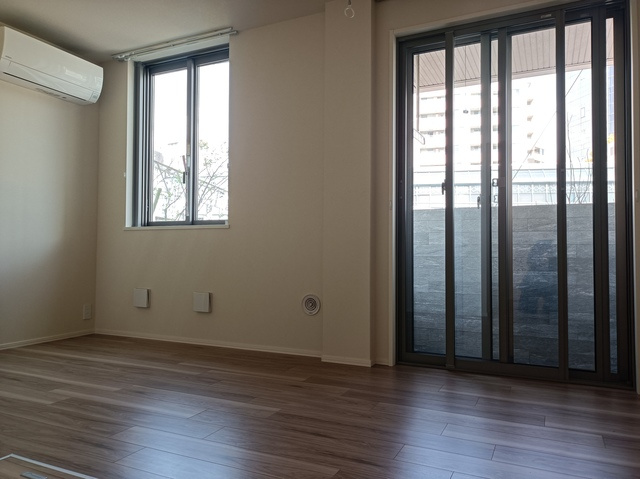 Ｍｅｎｕｅｔｔ恵比寿南の居間・リビング|★キレイなフローリングのお部屋です★
