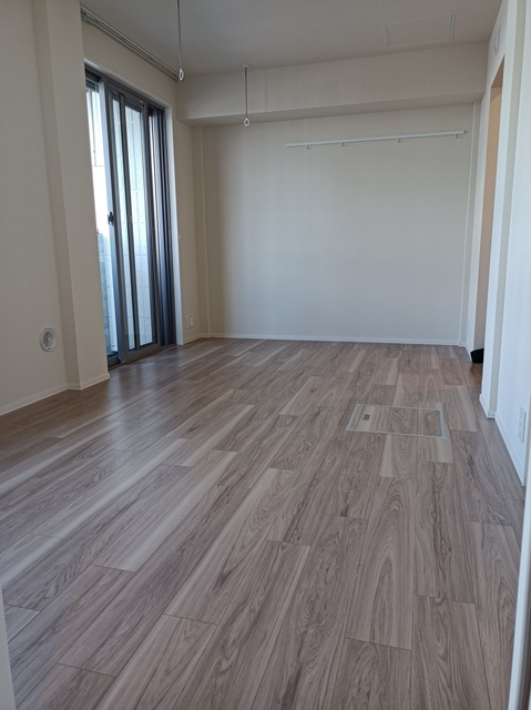 Ｍｅｎｕｅｔｔ恵比寿南の居間・リビング|★キレイなフローリングのお部屋です★