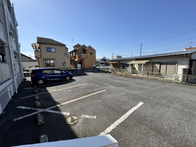 アエラス昭島の駐車場