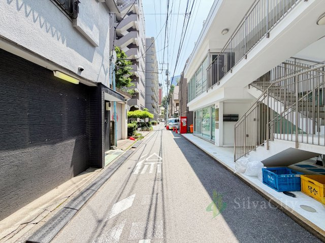 港区三田2丁目の前面道路含む現地写真