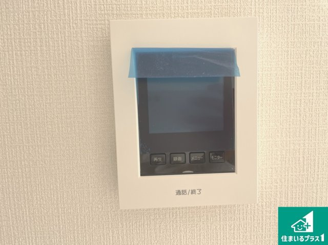 ★17(土)18(日)現地見学可能！★亀岡市河原町　第2期　ラスト1邸の防犯設備|カラーモニターインターホン！声だけでなく来訪者の姿や顔がモニターで確認できるので、小さなお子様がいらっしゃるご家庭でも安心できます！