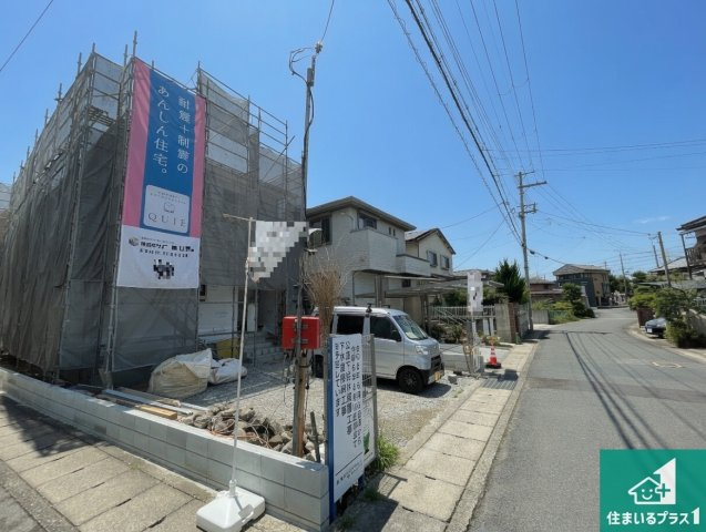 亀岡市河原町　第2期　新築一戸建ての前面道路含む現地写真|周辺は落ち着いた街並みの住宅地！子育てがしやすい住環境です！まだ未完成ですが、現地でしかわからない事もございます。是非一度ご覧ください。