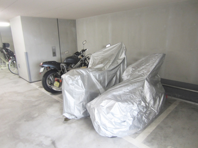 ドゥーエ東十条のその他共用部分|バイクも置けます！