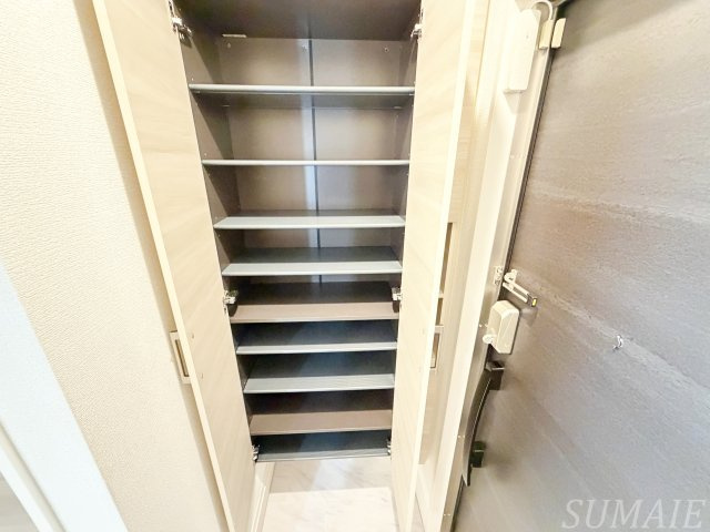 ルリアン北小岩Ⅲの収納|シューズボックスです