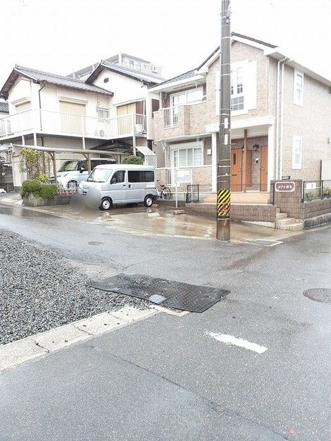 メゾン新生の駐車場