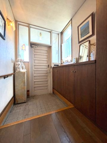 宮の森2条17丁目の玄関