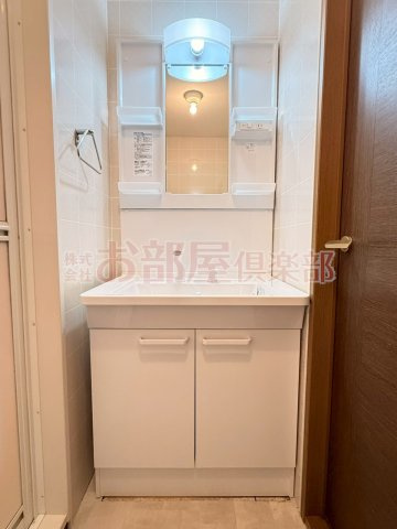 バティール西小森野　B棟の洗面所|スペースが確保できる洗面所です
