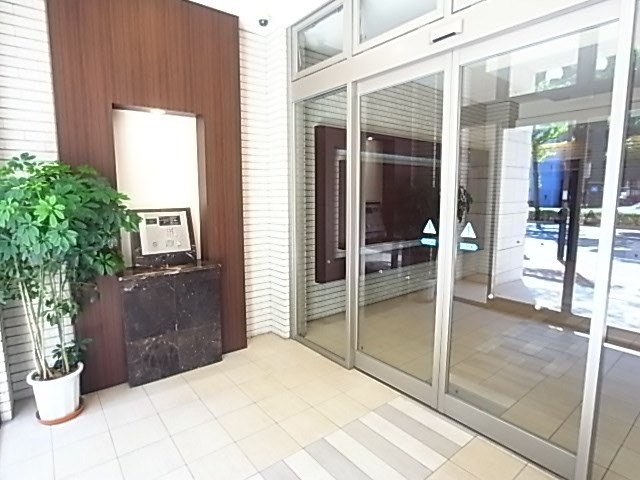 ワコーレ中山手通Ｄ・Ｃのエントランス