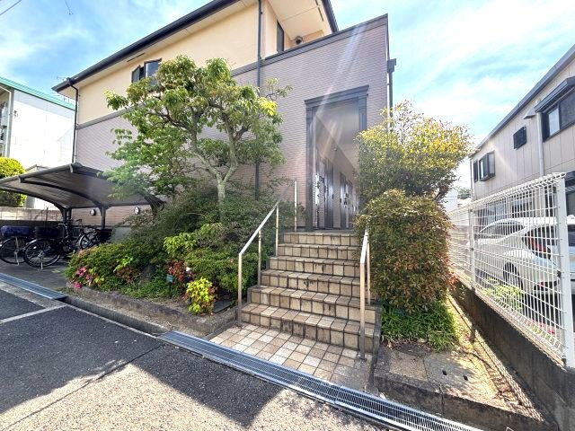 フルールふじさわ台のエントランス