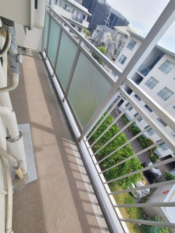 仁川リバーサイドハイツB棟のバルコニー