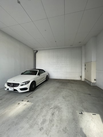 ウィステリア桜坂ヒルズの駐車場