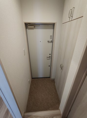 リアライズ箕岡の玄関