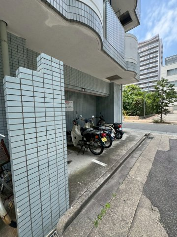 ラ・パルフェ・ド・シェリールの駐車場