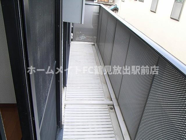 大阪市城東区鴫野西３丁目のハイツのバルコニー