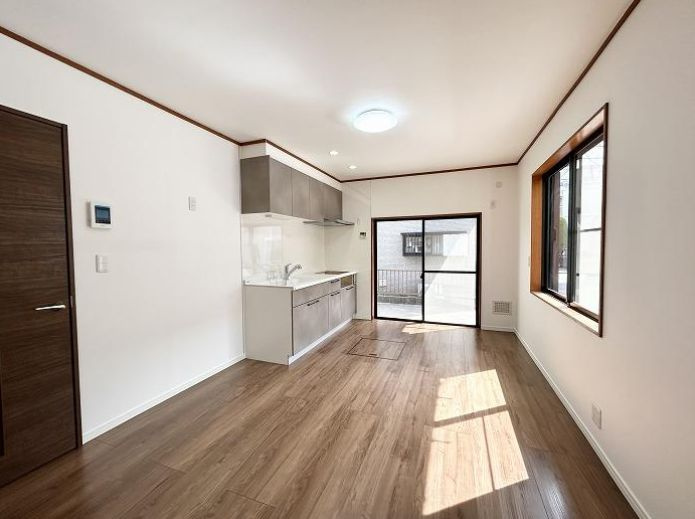 中央区横山台1丁目　中古戸建の居間・リビング|こちらの居間で趣味の時間をお楽しみください