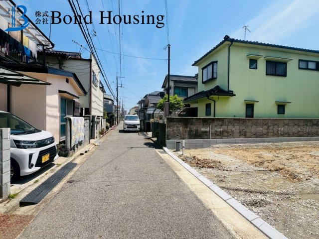山電藤江駅徒歩６分　駐車２台　明石市藤が丘４期　新築戸建の前面道路含む現地写真