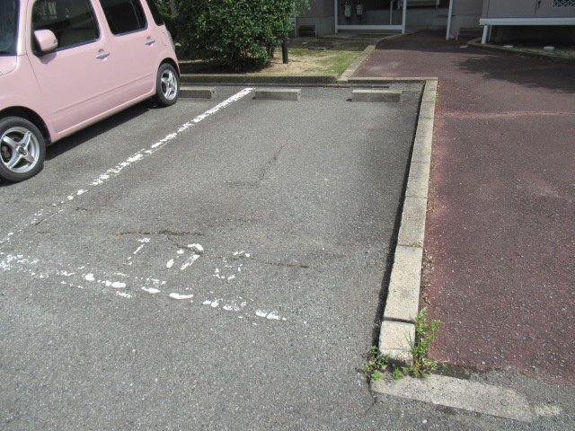 ネオアネックスの駐車場