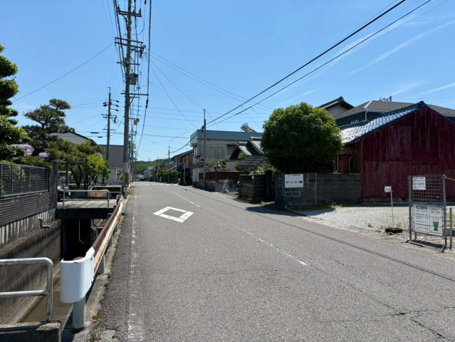 クワイエ　大垣市昼飯町第12　全1区画分譲の前面道路含む現地写真|「現地（2026年5月14日）撮影」　　
■前面道路　
■ヤマダ不動産　株式会社リライフ