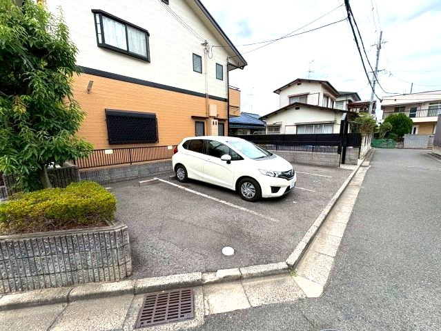 サンハイツ開の駐車場