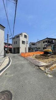 【前面道路含む現地写真】