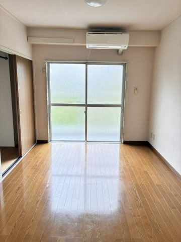 Fitsビル本川町の居間・リビング