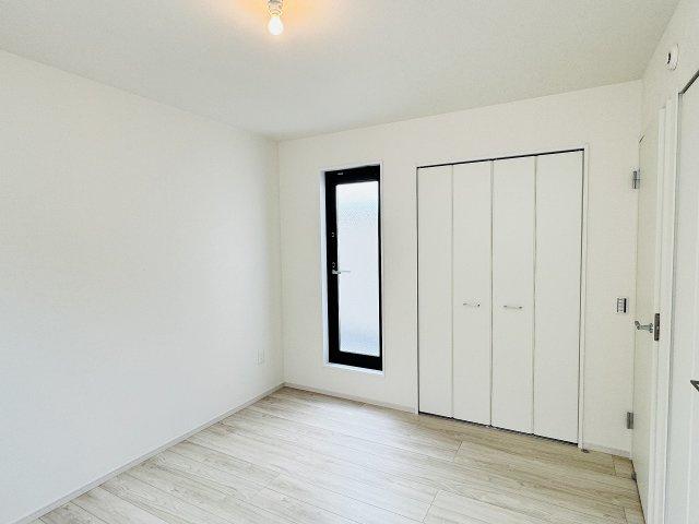 八王子市　元本郷町　新築一戸建て　１２期の寝室|～2階バルコニーに面している6.5帖の主寝室です～
