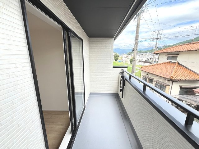 【バルコニー】 | 大野城市乙金東3丁目　2号棟（全3棟）【仲介手数料無料・0円】 | 施工例。施工例は完成時と異なる場合があります。
