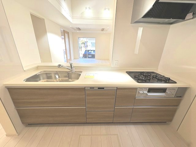 【キッチン】 | 大野城市乙金東3丁目　2号棟（全3棟）【仲介手数料無料・0円】 | 施工例。施工例は完成時と異なる場合があります。

