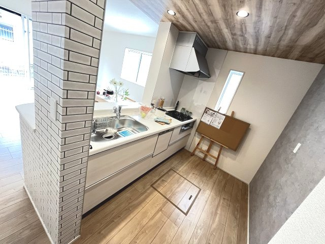 【キッチン】 | 大野城市乙金東3丁目　2号棟（全3棟）【仲介手数料無料・0円】 | 現地写真。