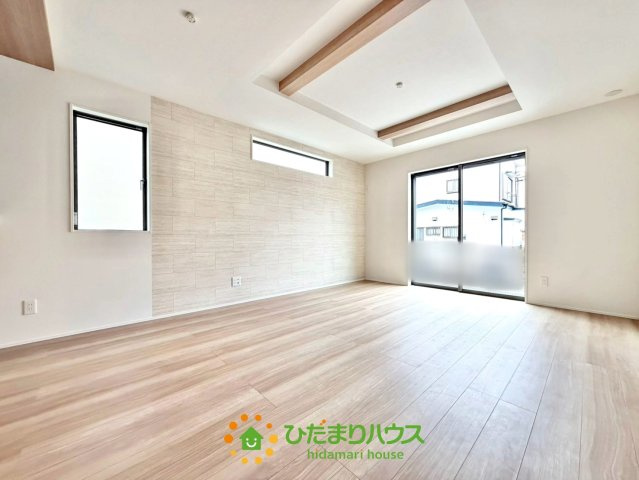 蓮田市江ヶ崎　新築一戸建て　グラファーレの居間・リビング