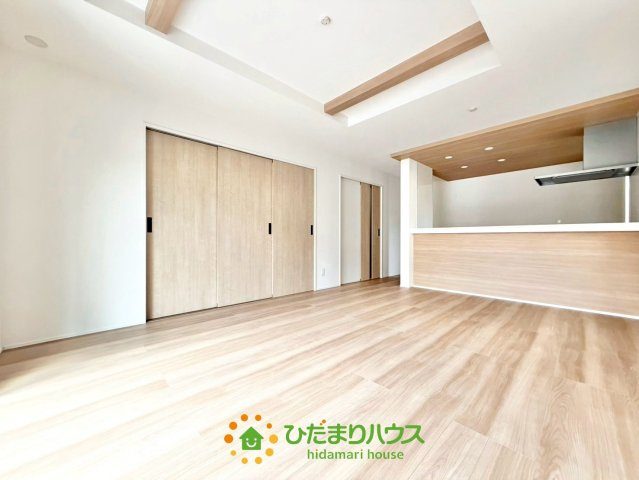 蓮田市江ヶ崎　新築一戸建て　グラファーレの居間・リビング