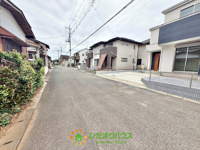 蓮田市江ヶ崎　新築一戸建て　グラファーレの前面道路含む現地写真