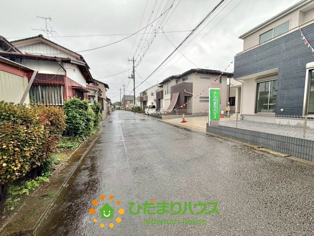 蓮田市江ヶ崎　新築一戸建て　グラファーレの前面道路含む現地写真
