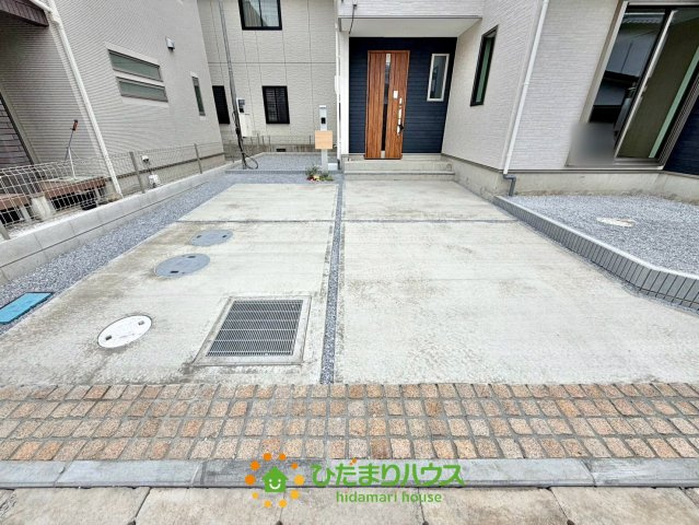 蓮田市江ヶ崎　新築一戸建て　グラファーレの駐車場