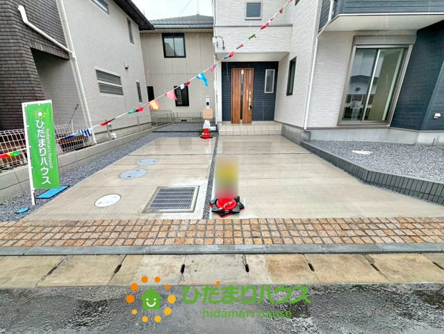 蓮田市江ヶ崎　新築一戸建て　グラファーレの駐車場