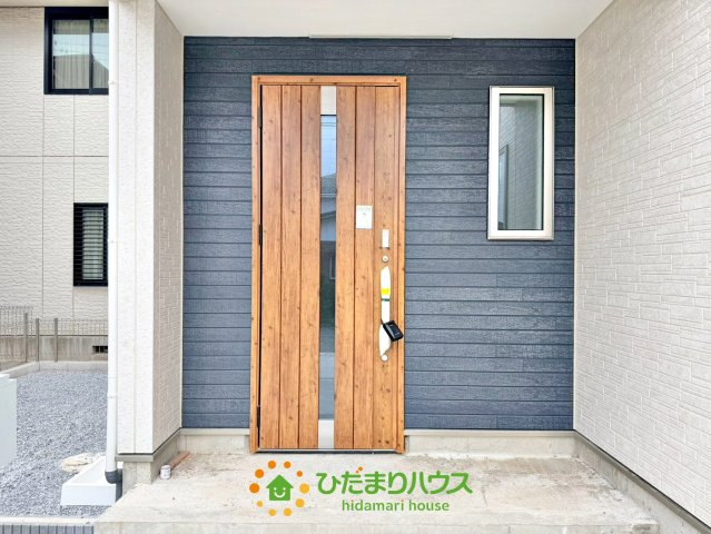 蓮田市江ヶ崎　新築一戸建て　グラファーレの玄関