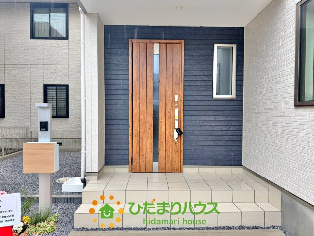 蓮田市江ヶ崎　新築一戸建て　グラファーレの玄関