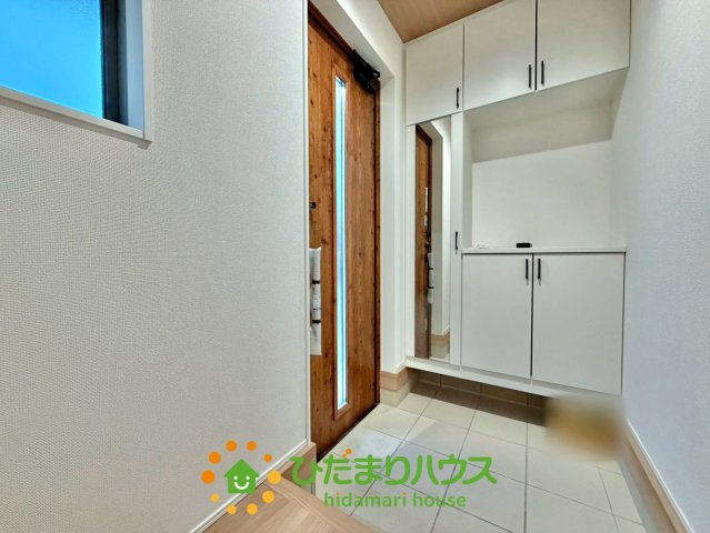 蓮田市江ヶ崎　新築一戸建て　グラファーレの玄関