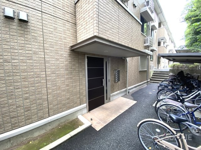 プリムヴェール十番館のエントランス|建物入り口です☆彡