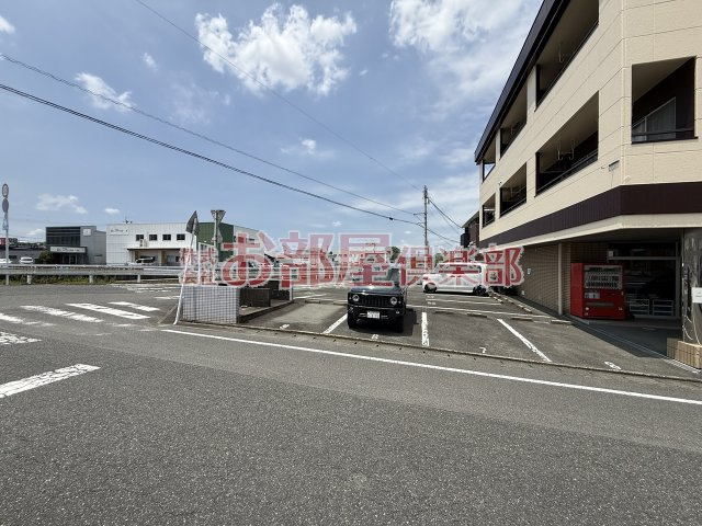 リバーコーポの駐車場|駐車場があるので、車を買う予定の方も安心です