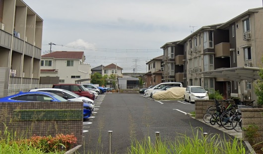 エスポワールB棟の駐車場|駐車場に車を止められます