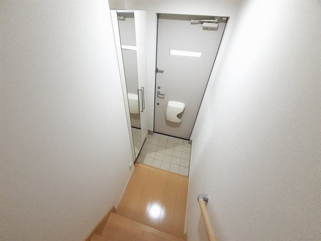 グリーンステージⅢ番館の玄関|落ち着いた玄関です