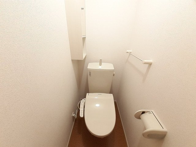 グリーンステージⅢ番館のトイレ|落ち着いた色調のトイレです
